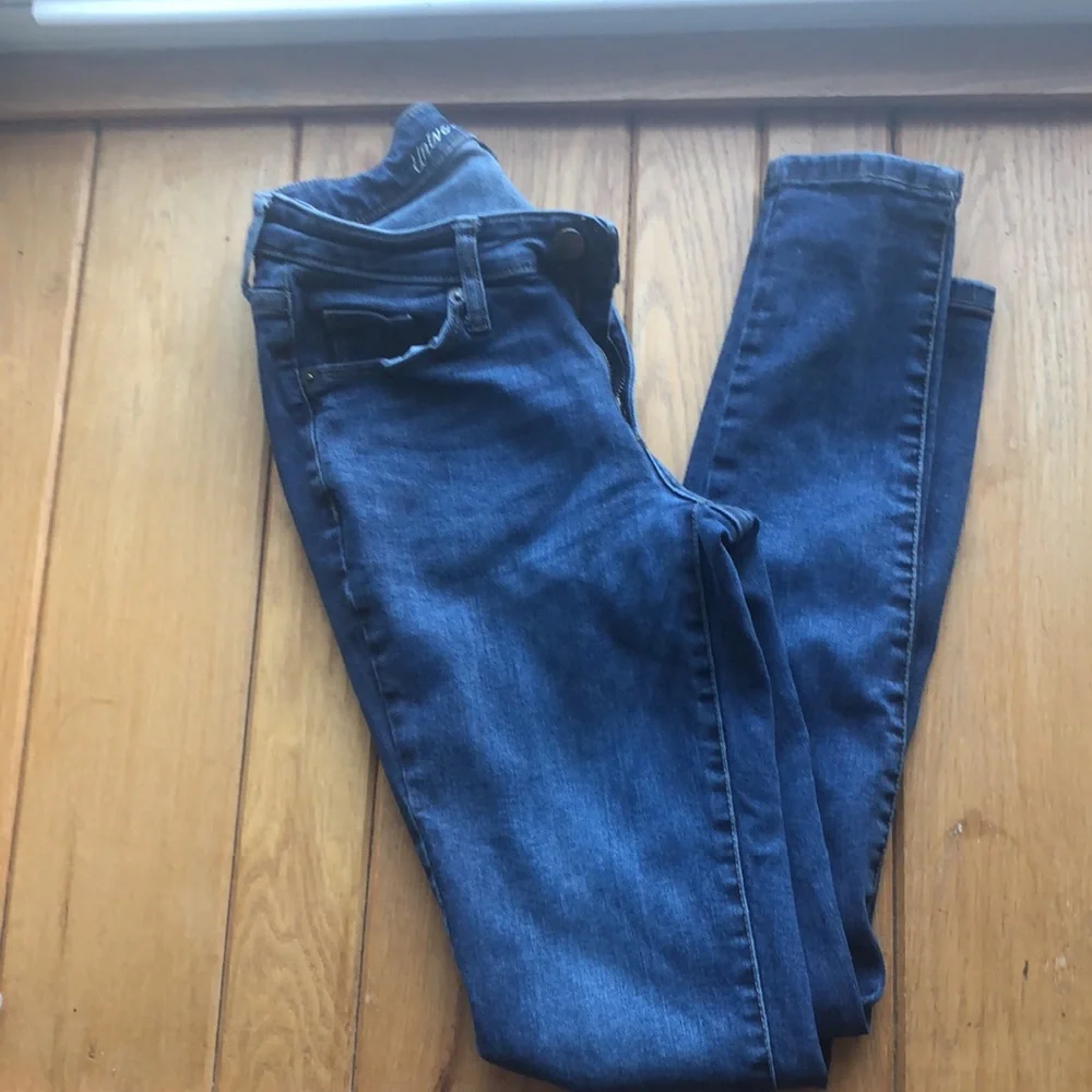 Universal Thread - Picture 3 of 3